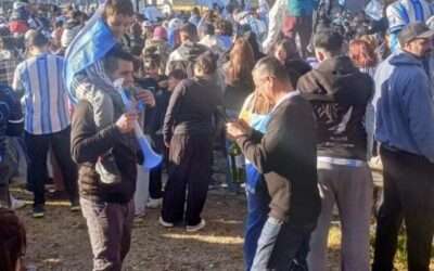 VIDEOS. Se festejó en Florencio Varela: cientos de vecinos salieron a las calles por la clasificación de Argentina a cuartos de final