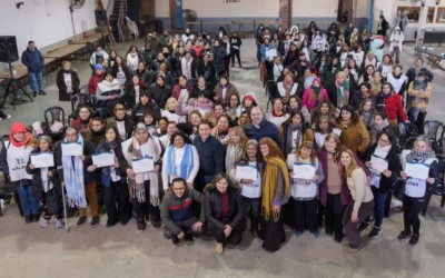 Manzaneras recibieron diplomas por su capacitación en cuidado de adultos mayores