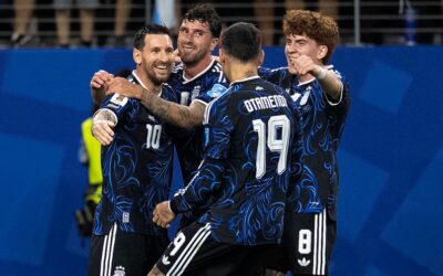 La Selección argentina se enfrenta con Inglaterra en busca de un lugar en la gran final del Mundial 2026