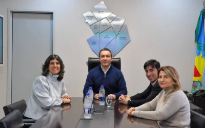 Andrés Watson junto a las nuevas autoridades del Banco Galicia en Florencio Varela