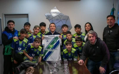 Futsal: Andrés Watson junto a los flamantes campeones varelenses