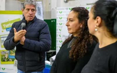 El funcionario De la Fuente con alumnos de la Secundaria Nº60 dio a conocer aspectos de la historia varelense