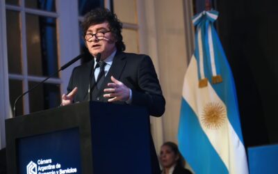 El Gobierno busca garantizar salarios mínimos de al menos $1 millón en las negociaciones paritarias