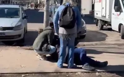 VIDEO. Una mujer cayó por vereda en mal estado en el centro de Florencio Varela
