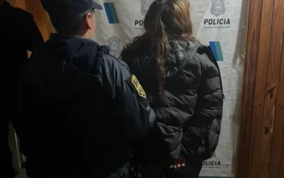 Violento episodio en Ingeniero Allan: Dos mujeres con un cuchillo asaltaron a un chofer de la aplicación DiDi y terminaron detenidas por la policía