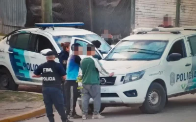 Detenidos: fueron vistos por las cámaras de seguridad mientras blandían armas blancas