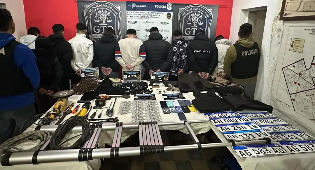 VIDEO. Cayó banda de entraderas en Florencio Varela: 11 detenidos, camioneta Ram robada, Glock y chalecos antibalas listos para salir a robar