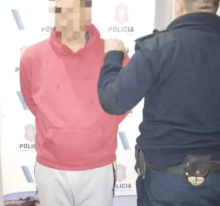Bosques: cayó un dealer con 112 dosis de cocaína, balanzas y dinero en dos allanamientos