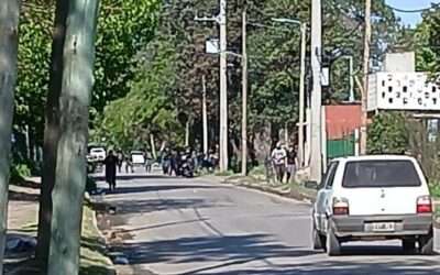 Despliegue policial en barrio Santa Rosa: habría allanamientos por drogas