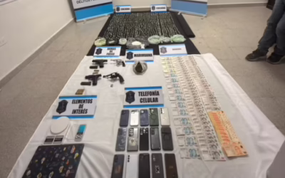 VIDEO. Cayó una banda narco en Florencio Varela: escondían millones en un oso de peluche y droga debajo de una bañera